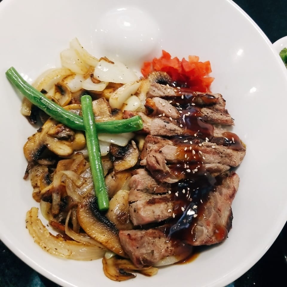 Delicious Teriyaki Dishes: Sushi, Seafood, Noodles